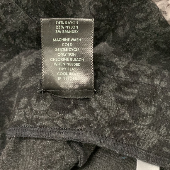 Ann Taylor Outlet Black Floral Print Leggings Sz Small 🌺💐🌷 - Picture 3 of 4